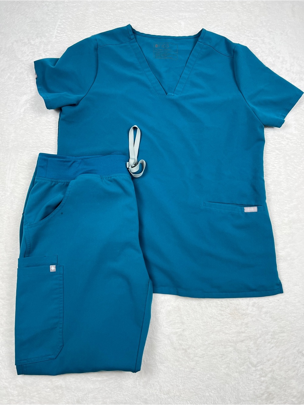 Figs Set Pacific Blue Casma Scrub Top Kade Cargo Pants Size L